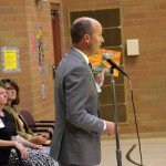 Photo of Lieutenant Governor addressing Beehive Elementary students